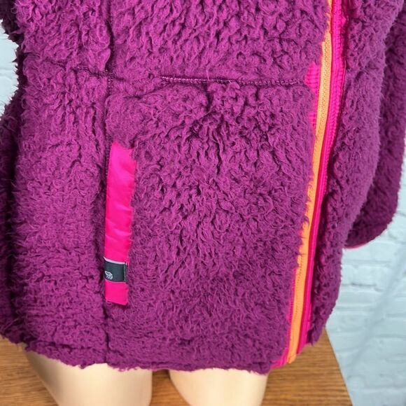 Mountain Hardwear Quilted Puffy/fleece reversible Jacket size small EUC - Picture 15 of 15